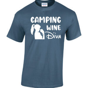 T-shirt – Camping Wine Diva Voor de vrouwen die houden van wijn, kamperen én een beetje attitude! 🍷🏕️ Met dit stijlvolle Camping Wine Diva t-shirt laat jij iedereen op de camping weten wie hier de echte queen is. Of je nu relaxt voor de tent met een glas rosé, marshmallows roostert bij het kampvuur, of gewoon je innerlijke diva viert — dit shirt is jouw perfecte kampeer-outfit. ✔️ Comfortabele pasvorm ✔️ Zachte, ademende stof ✔️ Perfect voor vakanties, weekendjes weg en wijnmomentjes Een must-have voor elke wijnliefhebbende kampeerdiva! 🛒 Shop nu bij HB-Webshop.com en draag je campingstijl met trots.